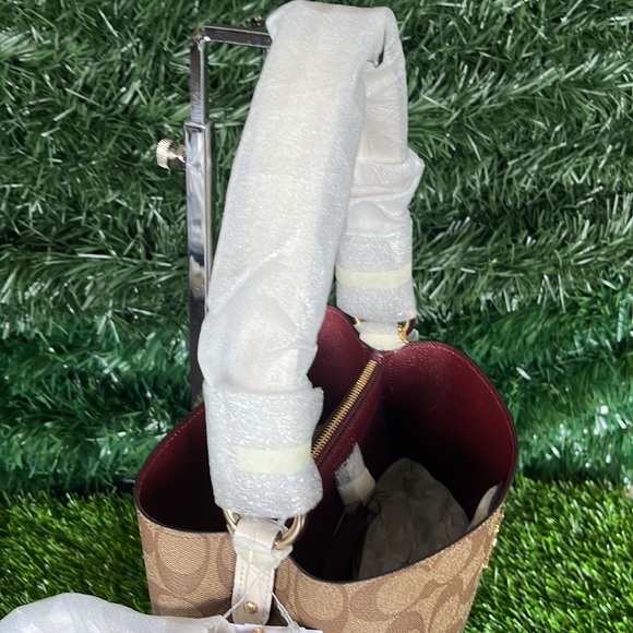 New! Coach Small Town Bucket Bag In Signature Canvas - Picture 12 of 16